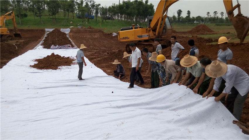 北方人工蓄水池防水毯的施工工艺