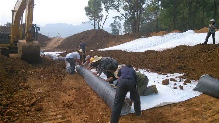 我国北方灌区输水渠道膨润土防水毯的使用